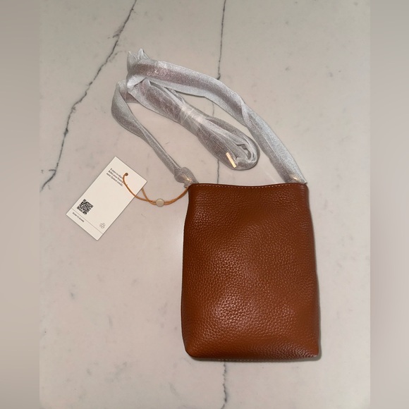 Quince Brown Crossbody Bag Minimalist Design - Picture 2 of 3